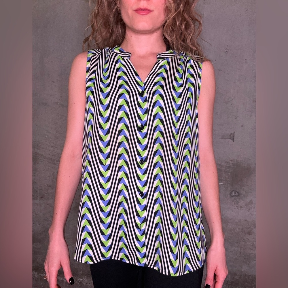 Patterned Sleeveless Button-Down Blouse - image 2